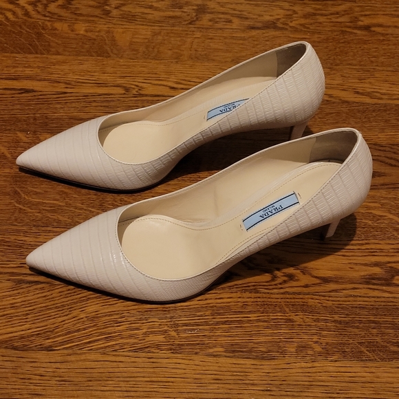 Prada pumps - Picture 3 of 9